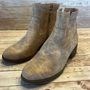 FRYE AND CO. Estrelia 7M Women's Tan Ankle Boots